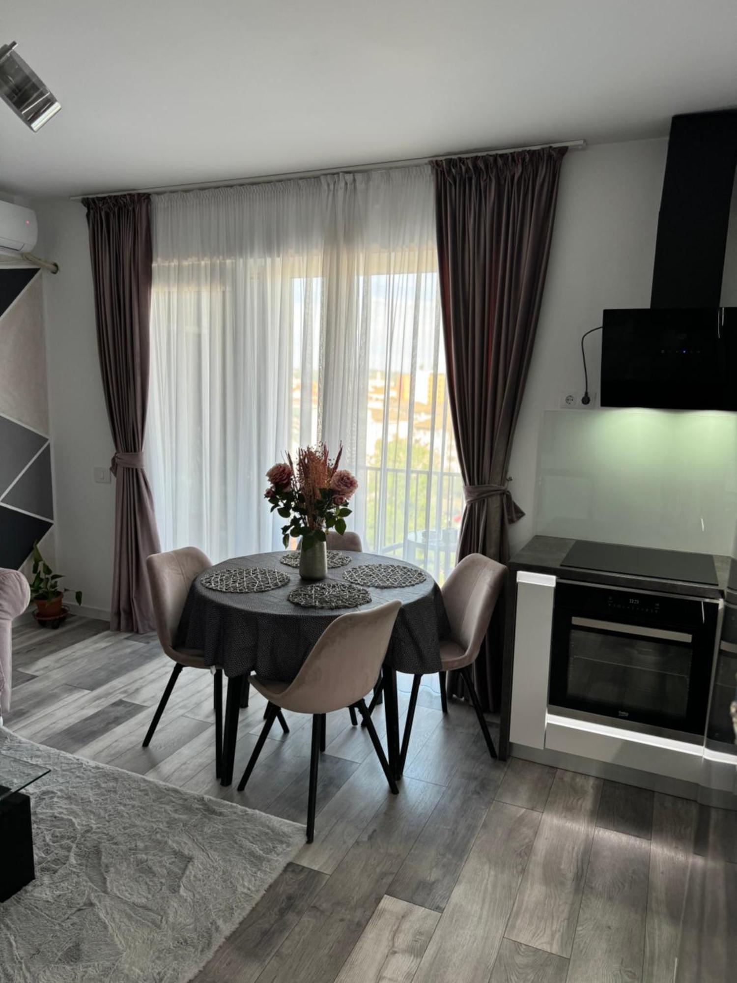 Magnific Apartment Oradea Exterior photo